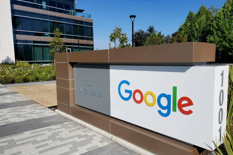 Приватні чати користувачів Claude потрапили в пошукову видачу Google