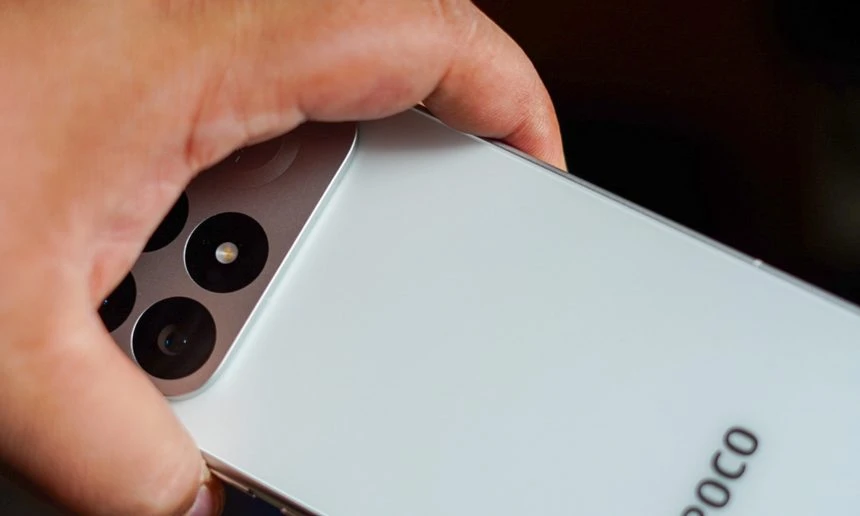 POCO представила X8s з компактним OLED-екраном, батареєю 6330 мА·год і зарядкою 100 Вт